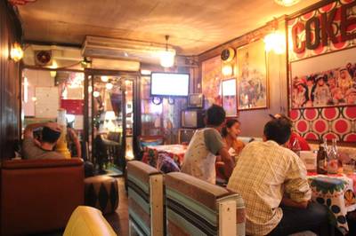 ข้างในชั้นล่าง ที่ ร้านอาหาร HIPPIE de BAR