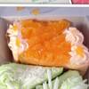 เค้กส้ม กะ เค้กใบเตย แสนอร่อย ที่ ร้านอาหาร Mai bakery in garden