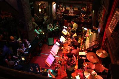 เพลงเพราะๆ ที่ ร้านอาหาร Saxophone Pub & Restaurant