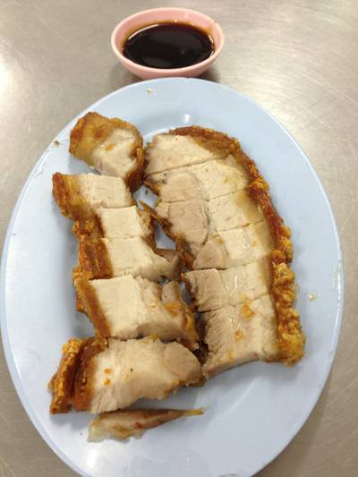 หมูกรอบมาก ที่ ร้านอาหาร ก๋วยจั๊บมิสเตอร์โจ