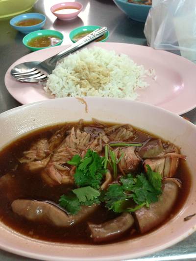 เนื้อล้วน+ไส้ ที่ ร้านอาหาร ขาหมู เจริญแสงสีลม