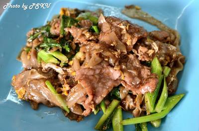 ผัดซีอิ้วเนื้อ ที่ ร้านอาหาร วัฒนาพานิช ก๋วยเตี๋ยวเนื้อ