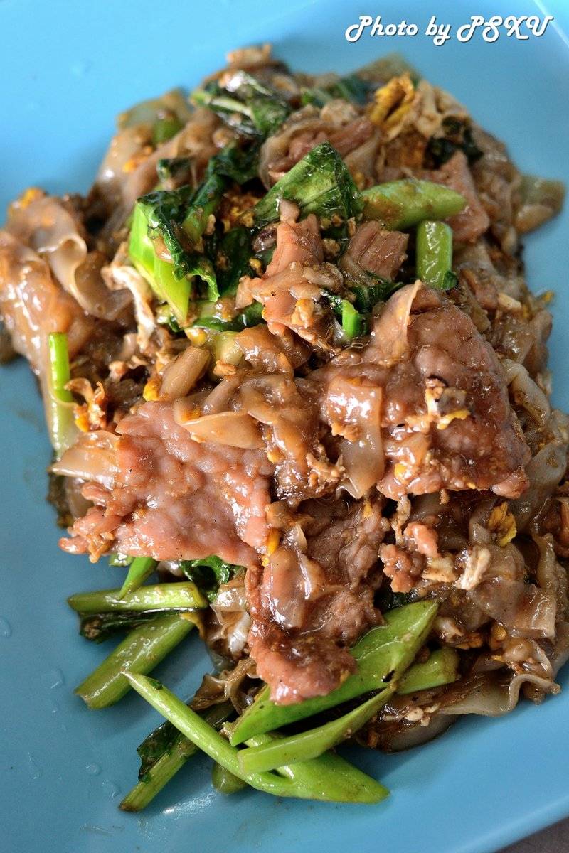 ผัดซีอิ้วเนื้อ ที่ ร้านอาหาร วัฒนาพานิช ก๋วยเตี๋ยวเนื้อ
