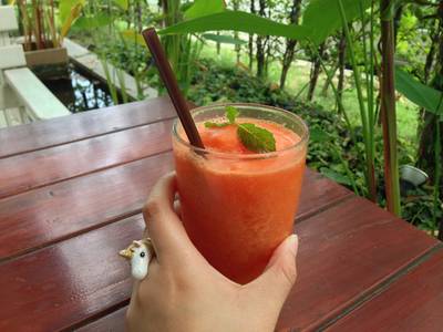 Tropicana ที่ ร้านอาหาร เลอนัว Tropicana ที่ ร้านอาหาร เลอนัว