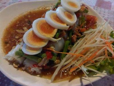 ส้มตำหลอด ที่ ร้านอาหาร สวนสี่กรุง