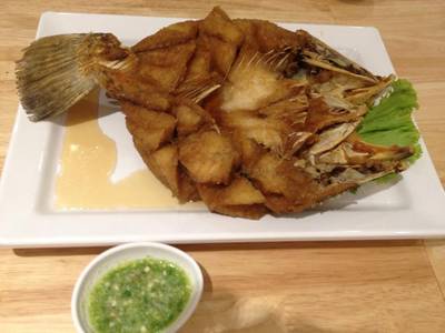 ร้านอาหาร แหลมเจริญซีฟู้ด Central World