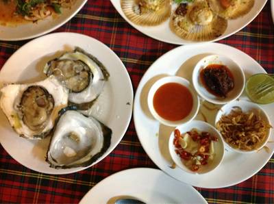 หอยนางรมตัวใหญ่ (ตัวละ 70 ฿) ที่ ร้านอาหาร ชาวเล ซีฟู๊ด หอยนางรมตัวใหญ่ (ตัวละ 70 ฿) ที่ ร้านอาหาร ชาวเล ซีฟู๊ด