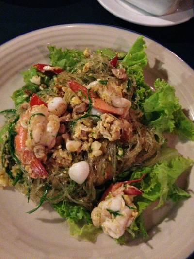 ผัดสามเหม็น ที่ ร้านอาหาร บ้านพึงชม