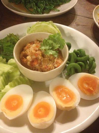 น้ำพริกกุ้งสด ที่ ร้านอาหาร บ้านกลางน้ำ 1