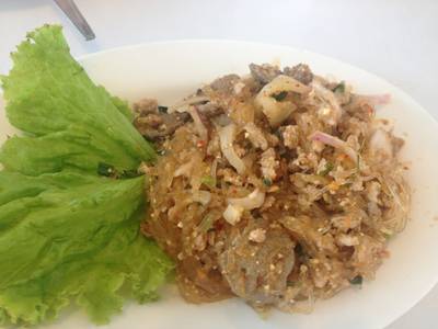 เจอหนังหมูที่ยังมีขนอยู่ในลาบวุ้นเส้นช็อคคคค!!! ที่ ร้านอาหาร ตำแหล
