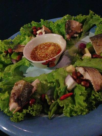 เมี่ยงปลาทู ที่ ร้านอาหาร บ้านพึงชม