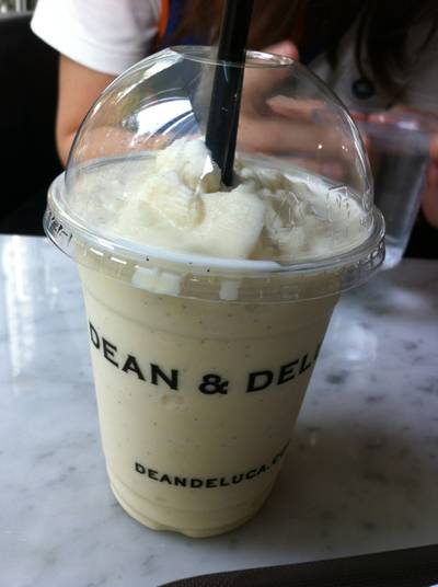 วานิลลามิลค์เชค ที่ ร้านอาหาร Dean & Deluca ช่องนนทรี