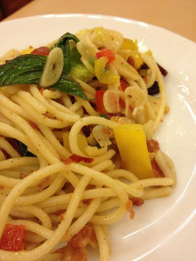 Spaghetti Olive Oil With Garlic And Chilli ที่ ร้านอาหาร Bon Vivant (บอง วีวอง)