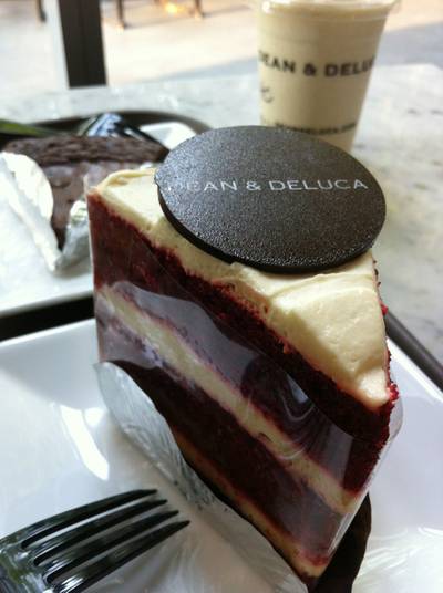 Red Valvet Cake ที่ ร้านอาหาร Dean & Deluca ช่องนนทรี