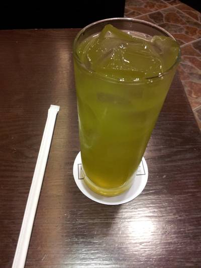 ชาเขียว หอมมากครับ เติมไม่อั้นด้วย ^^ ที่ ร้านอาหาร Chabuton Terminal 21