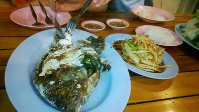 โต้งปลาเผา ที่ ร้านอาหาร โต้งปลาเผา โต้งปลาเผา ที่ ร้านอาหาร โต้งปลาเผา