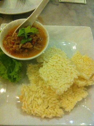 ข้าวตังหน้าตั้ง ที่ ร้านอาหาร ครัวดอกไม้ขาว