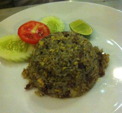 ข้าวผัดหนำเลี๊ยบ ที่ ร้านอาหาร ครัวดอกไม้ขาว