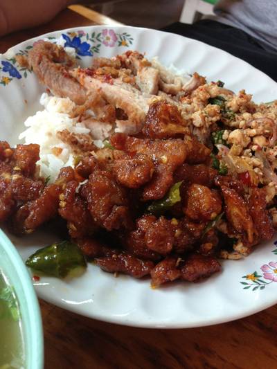 เมนูนี้ 42 บาท ที่ ร้านอาหาร หมูทอดเจ๊จง หลังโลตัสพระราม 4