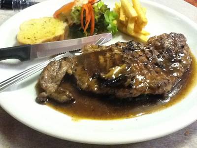 ร้านอาหาร สเต็ก East & West