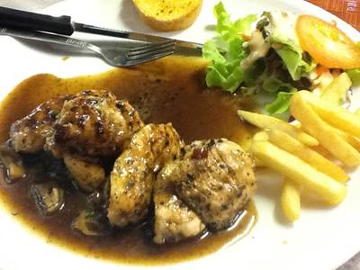 ร้านอาหาร สเต็ก East & West