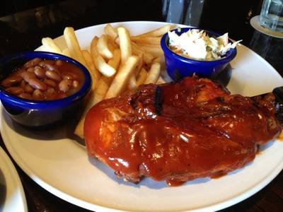 Hickory Smoked Bar-B-Que Chicken ที่ ร้านอาหาร Hard Rock Cafe Bangkok
