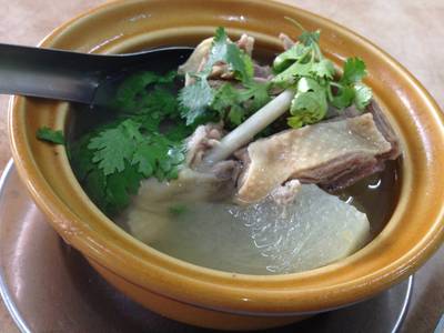 เป็ดตุ๋นมะนาวดอง เอาไว้ซดคล่องๆคอ) ที่ ร้านอาหาร ข้าวหมูแดงสีมรกต