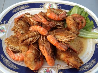 กุ้งทอดน้ำปลา ที่ ร้านอาหาร ร้านกุ้งเป็น (เจ้เน้ยกุ้งเป็น)