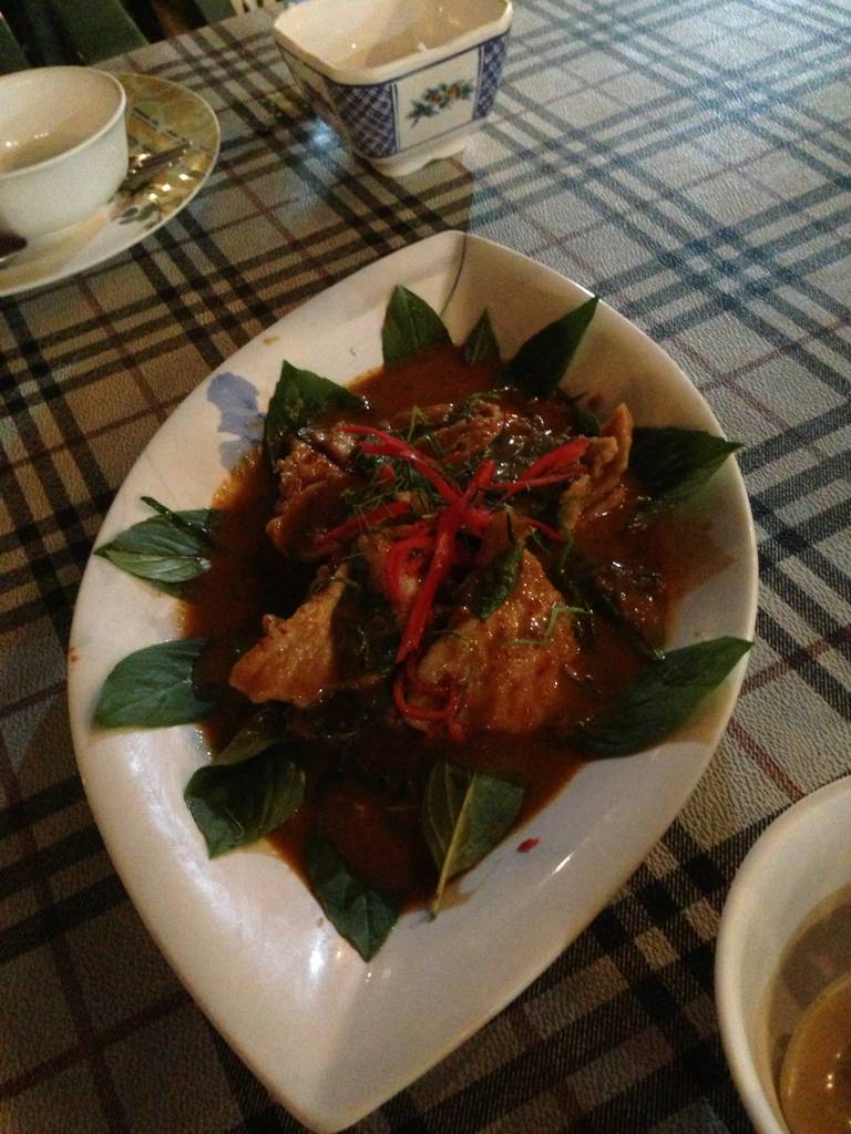 พะแนงหมู รสออกหวานนิดๆ ทานกับข้าวอร่อยดี ที่ ร้านอาหาร นทีทิพย์