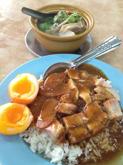 กินคู่กันแล้วฟินมาก ^^ ที่ ร้านอาหาร ข้าวหมูแดงสีมรกต