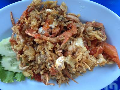 ปูนิ่มทอดกระเทียม ที่ ร้านอาหาร อุดมโภชนา