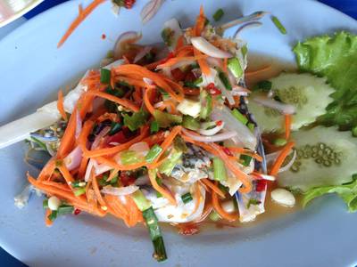 ยำปูม้า ที่ ร้านอาหาร อุดมโภชนา