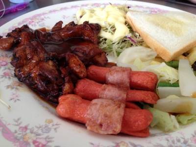Steak อะไรหว่า ลืมชื่ออ่ะ ^^" ที่ ร้านอาหาร เซี่ยงไฮ้