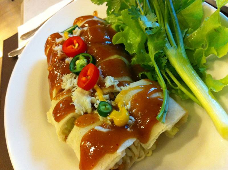 ปอเปี๊ยะสดเนื้อปู ที่ ร้านอาหาร S&P รพ.เซ็นหลุยส์