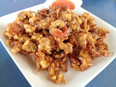 ปูนิ่มทอด ที่ ร้านอาหาร แหลมเจริญ ซีฟู้ด เหม่งจ๋าย
