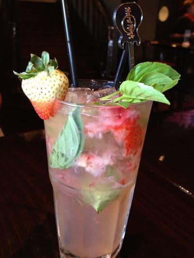 Strawberry Basil Lemonade ที่ ร้านอาหาร Hard Rock Cafe Bangkok