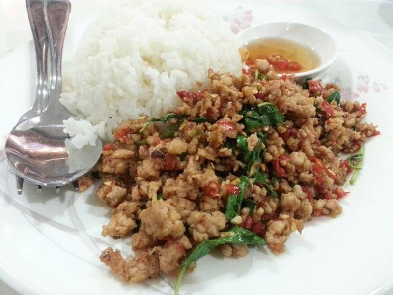 ชอบกะเพราหมูอ่ะ อร่อย ที่ ร้านอาหาร ร้านครัวอามี