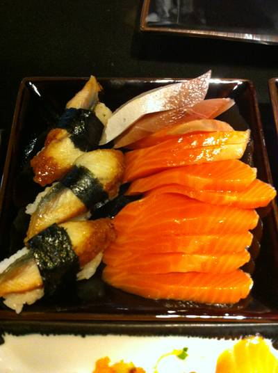 ฮามาจิ แซลมอน ข้าวปั้นปลาไหล ที่ ร้านอาหาร Oishi (โออิชิ) Siam Discovery