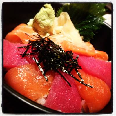ข้าวหน้าปลาดิบสดๆหวานๆคับ ที่ ร้านอาหาร AI Japanese Village The Nine Rama 9