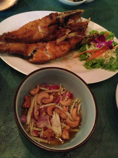น้ำจิ้มรสเด็ด จิ้มปลาทอด ที่ ร้านอาหาร ครัวระเบียงน้ำ