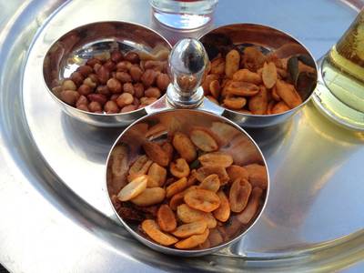 Snacks ที่แถมมาให้ ที่ ร้านอาหาร Red Sky