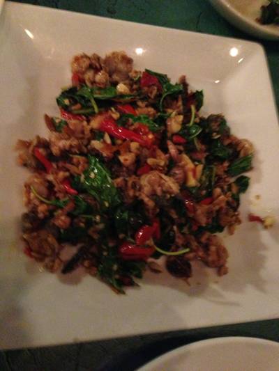 ผัดกระเพากบ ที่ ร้านอาหาร ครัวระเบียงน้ำ