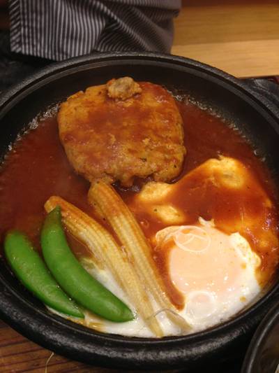 แฮมเบอร์หมูกะทะร้อน ที่ ร้านอาหาร Yayoi The Mall Ngamwongwal