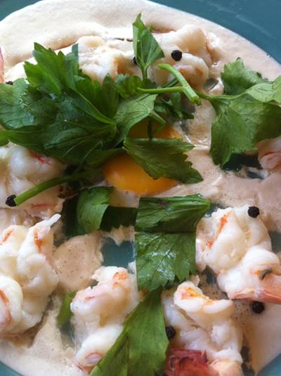 กุ้งนึ่งนมสด แปลกดี ที่ ร้านอาหาร ปลาทู