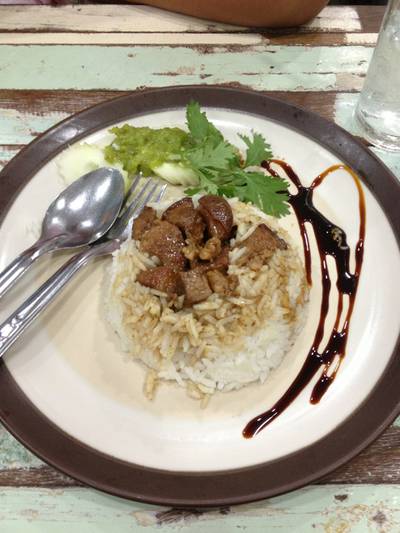 ข้าวหมูคั่วเค็มโบราณ ที่ ร้านอาหาร ร้านพี่อ้อ