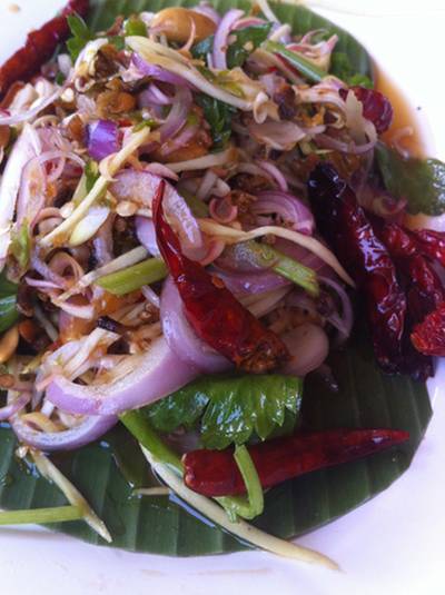 ยำเกสรหอย รสชาติ ดีทีเดียว ที่ ร้านอาหาร ปลาทู