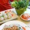 อีกมุมของปอเปี๊ยะกุ้งสดและผักเคียง ที่ ร้านอาหาร Viet Cuisine Central พระราม 3