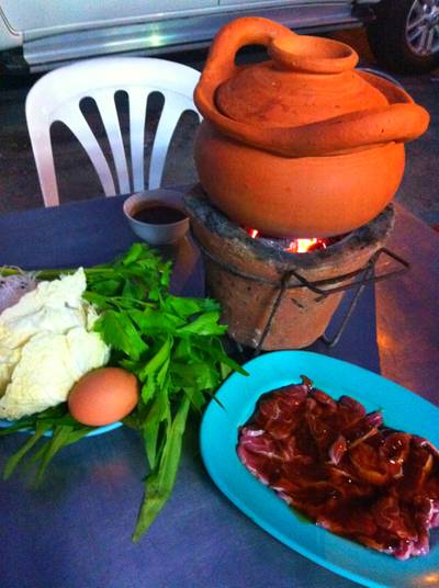 จิ้มจุ่มเนื้อน่อง ที่ ร้านอาหาร ร้านน้อยลาบเป็ด