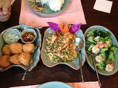 ร้านอาหาร บ้านขนิษฐา สาทร