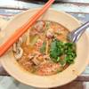 ก๋วยเตี๋ยวหมูกระดูกอ่อน ต้มยำน้ำข้น ที่ ร้านอาหาร ร้านพี่อ้อ